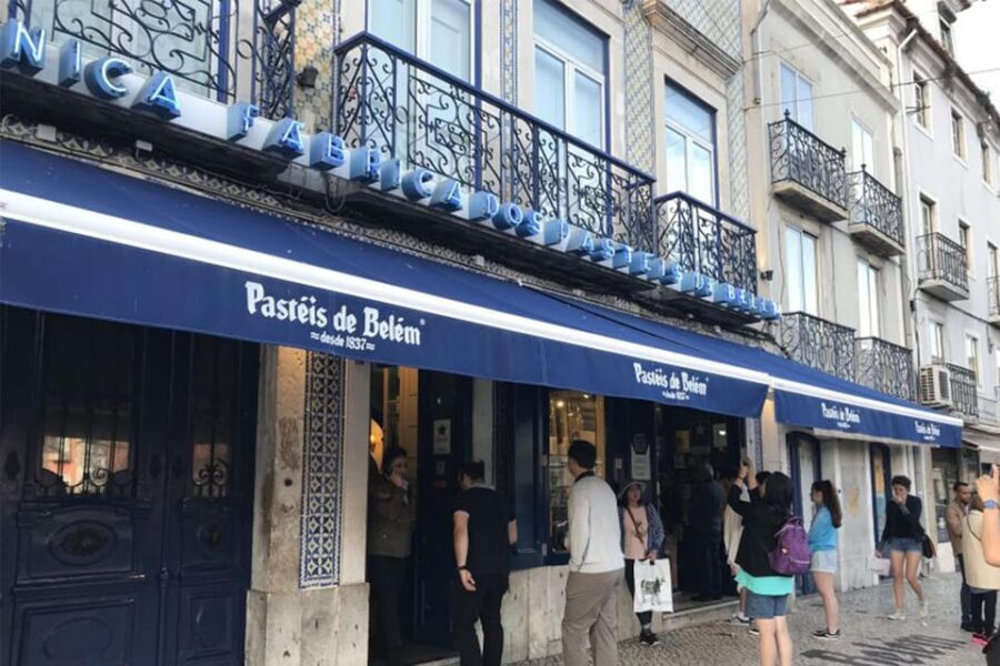 Belem: 4-HOUR Guided Tuk Tuk Tour in Historic BELEM - Pink Street: street art and a late-tour energy shift