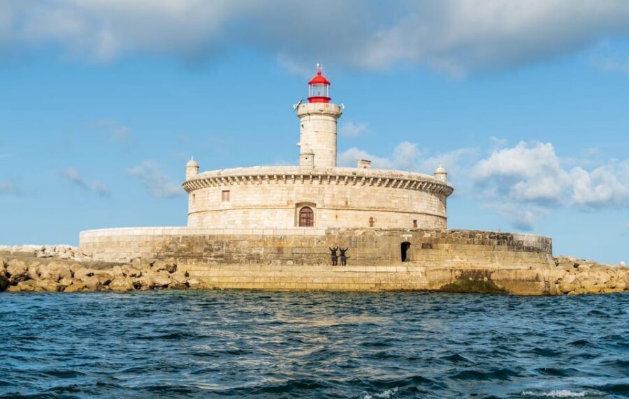 Boat tour: charming Cascais Coast to Lisbon lighthouse - Cascais Marina to the Estoril coast: the quick start that sets the tone