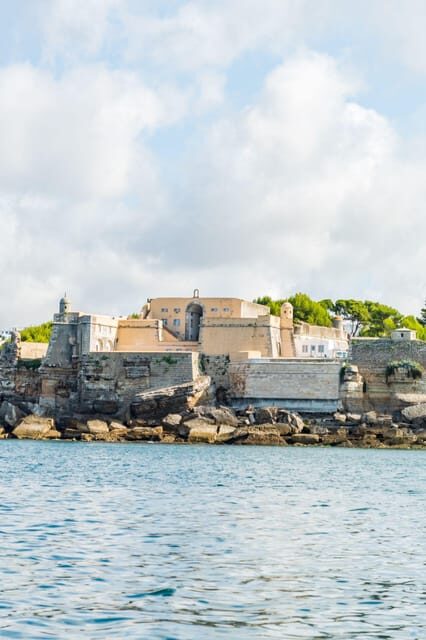 Boat tour: charming Cascais Coast to Lisbon lighthouse - Forts that guarded Lisbon’s entrance: São Julião da Barra and the Tagus approach