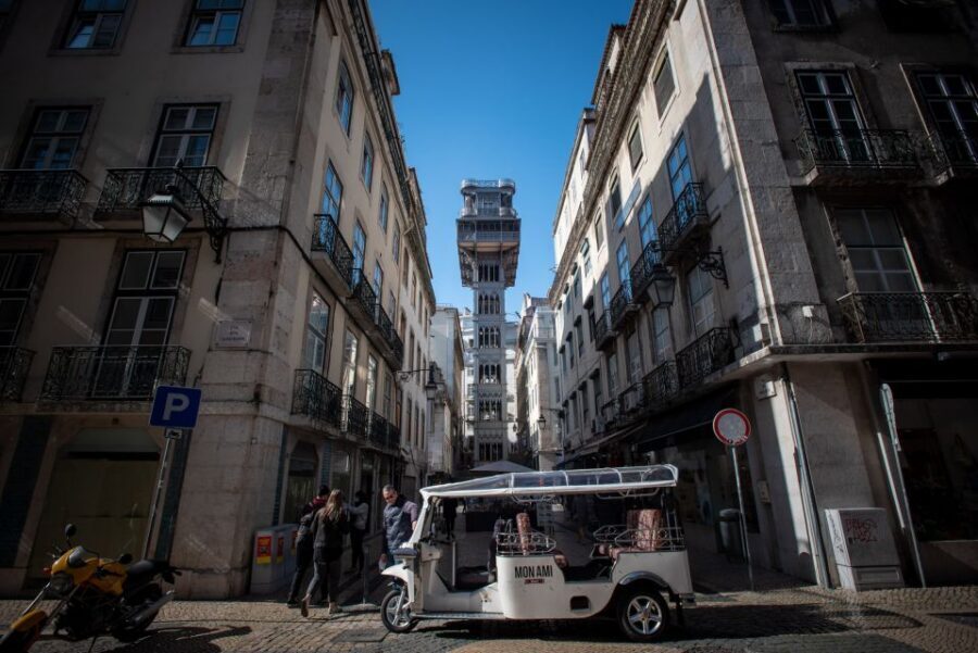 Burguês: Lisbon City Center Private Tuk Tuk Tour - Chiado and Príncipe Real: Cafés, Theatres, Bookshops, and Art Deco Facades
