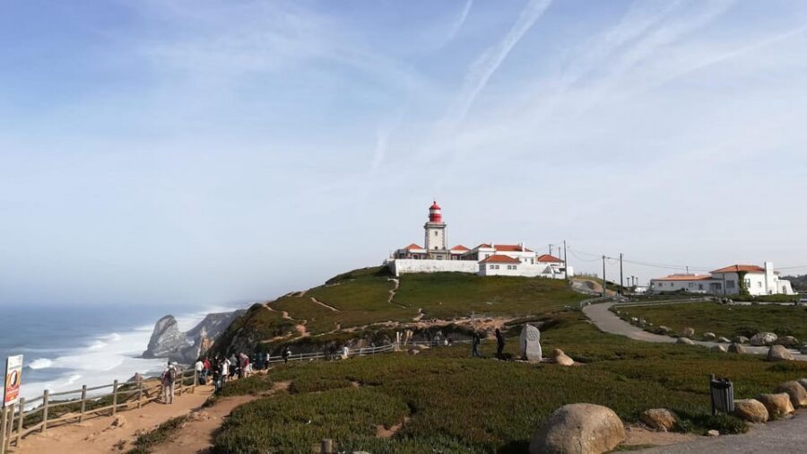 Cascais: Small group tour Sintra & Cabo da Roca & Cascais - The hour in Sintra’s historical center: your lunch window