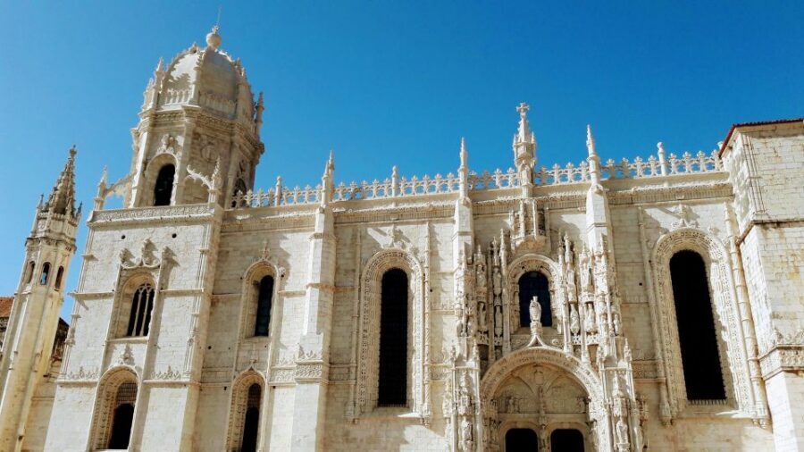 Chaparru's Lisbon Essentials 5 H Tuk Tuk Tour - Practical tips before you book: what to bring and what to expect