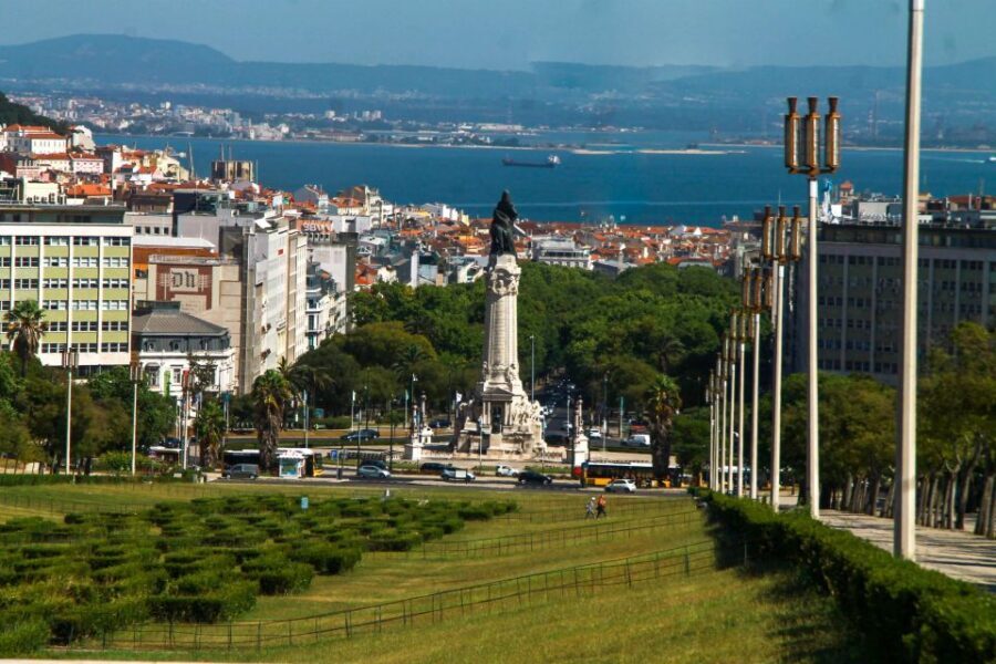 Chaparru's Lisbon Essentials 5 H Tuk Tuk Tour - Where the tour starts in Lisbon: Rua do Comércio meets the Pestana CR7