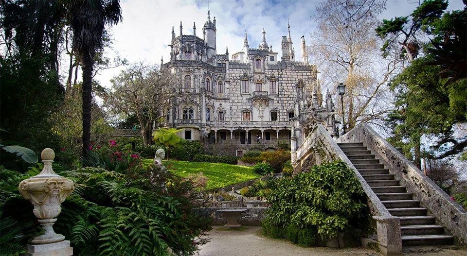 E- Bike Self Guide Tour - Cycling through Sintra town and its best-known monuments