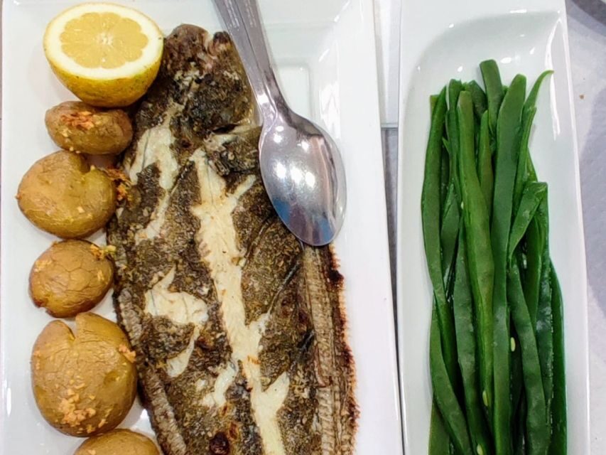 Ericeira Private Tour: 10 Tastings Food Tour - Getting your bearings in Ericeira’s fishing-port world