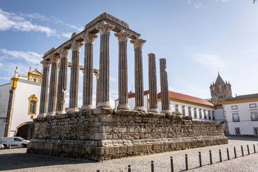 Évora: Flexible Walking Tour in Historic Center - Key highlights to look for