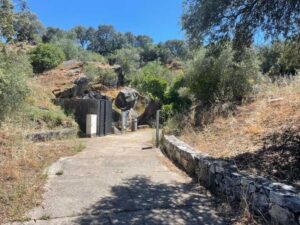 Évora or Montemor: Guided Tour of the Escoural Caves - The Interpretation Center stop (where the 3-D headsets help)