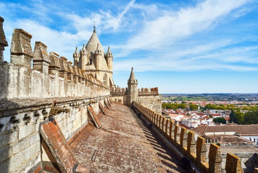 Évora Tour: Private and Customized tour Full and Half day - Sé de Évora Cathedral: Rooftop Views That Actually Change Your Perspective