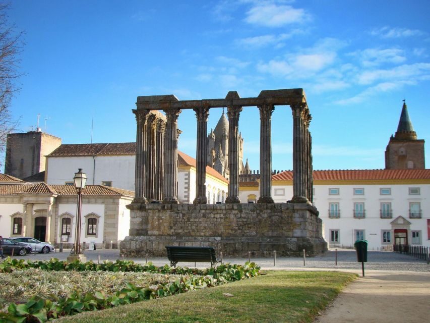 Évora Tour: Private and Customized tour Full and Half day - Lisbon Pickup and Tejo River Bridge Views on the Way In