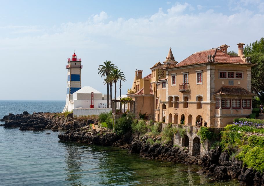 Exclusive tour by car - Sintra city and Cascais city - Hotel pickup with iTour iTransfer: easy start, small-group feel