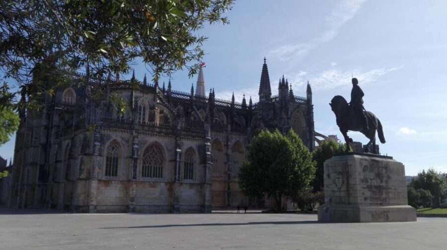 Fátima, Batalha, Alcobaça, Nazaré and Óbidos Private Tour - A Private One-Day Circuit Through Portugal’s Faith and Kingdoms