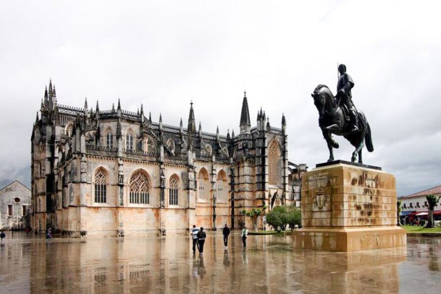 Fatima, Batalha, Nazare, Obidos Private Full Day Tour - Lunch planning: a real-world constraint in this itinerary