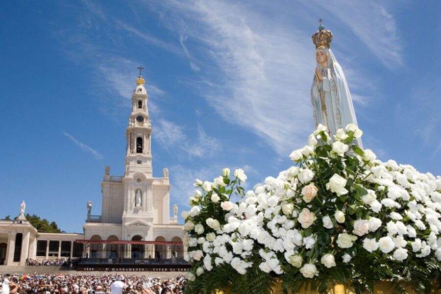 Fatima, Batalha, Nazare, Obidos Private Full Day Tour - The guide and driver make the day feel easy
