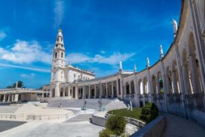 Fatima Spiritual Full Day Private Tour from Lisbon - Basilica of Our Lady of the Rosary: Where the Day Begins