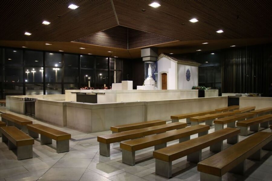 Fatima Spiritual Full Day Private Tour from Lisbon - Sanctuary of Our Lady of Fátima: Square, Quiet Moments, and Shopping Time