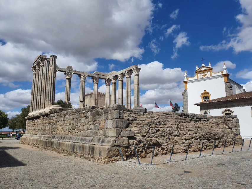 From Lisboa: Evora and Monsaraz Full-Day Tour - Chapel of Bones: stop for the photo, stay for the feeling