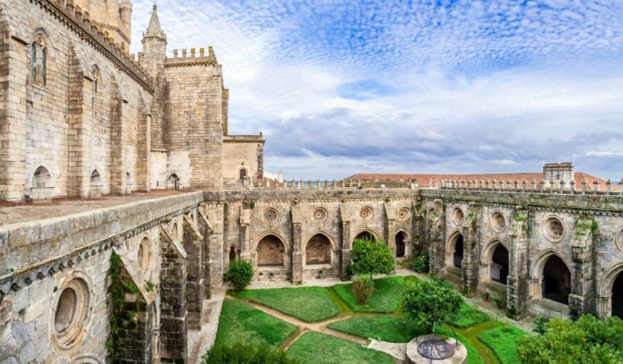From Lisboa: Evora and Monsaraz Full-Day Tour - Royal Palace of Évora: King Manuel’s imprint in white stone