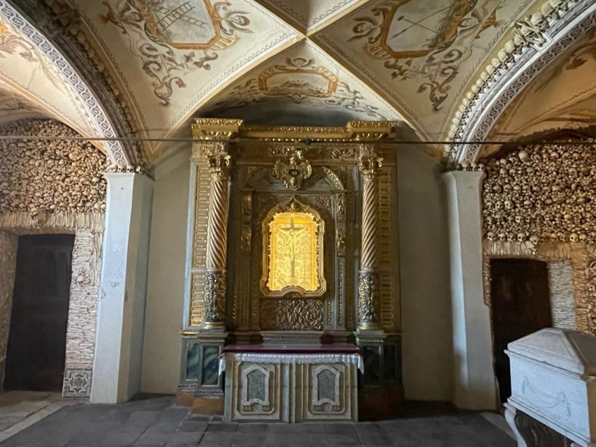From Lisbon: Évora, Chapel of Bones, & Roman Temple Tour - Évora’s first impressions: Jardim Público and the calm before the monuments