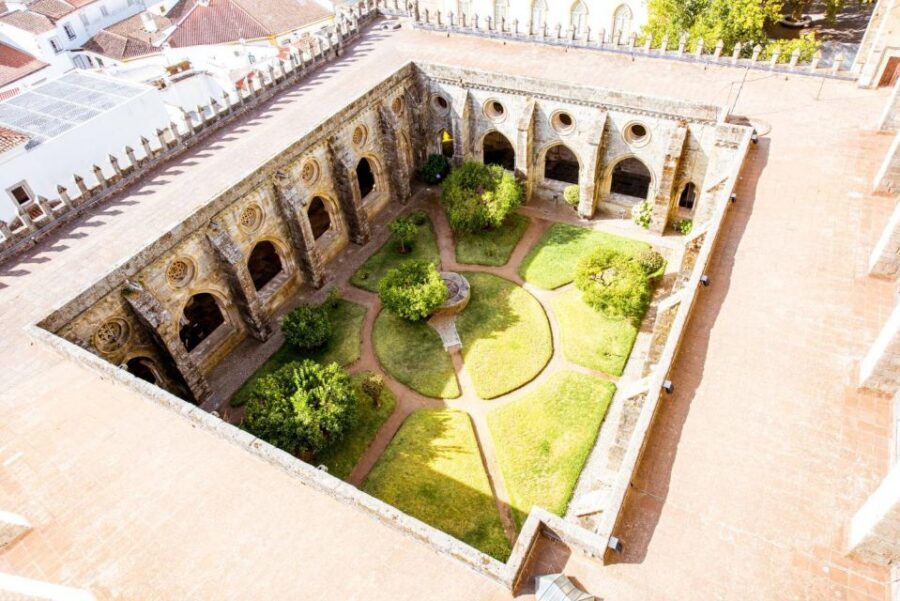 From Lisbon: Évora City Private Tour - The Return Ride: Cristo Rei and the 25th of April Bridge