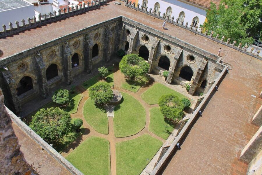 From Lisbon: Évora Private Historic Discovery Tour - Évora as a real-life time machine, not a museum script