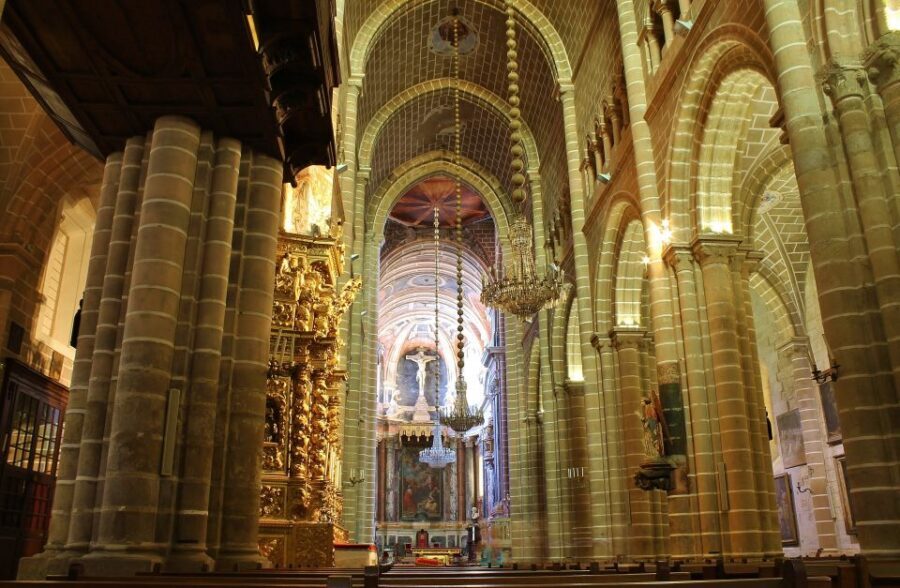 From Lisbon: Évora Private Historic Discovery Tour - Lisbon-to-Évora drive: use the time wisely