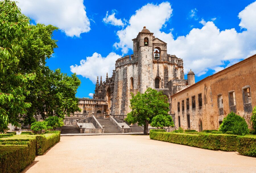 From Lisbon: Fátima, Batalha and Tomar - Faith and Knights Templar - Sanctuary of Fátima: Prayer Area and the Basilica of the Holy Trinity