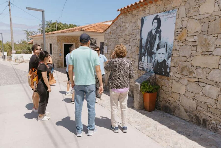 From Lisbon: Fátima HD and the Three Little Shepherds' House - How the guide format makes the day easier (and why Carlos/Ines matter)