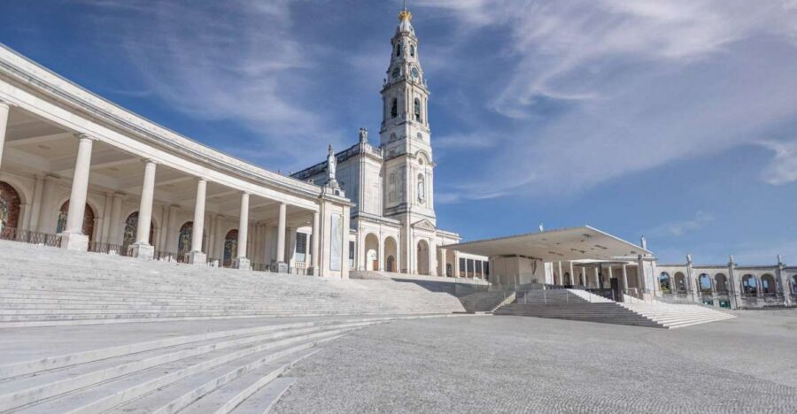 From Lisbon: Fatima, Nazaré, Batalha and Óbidos Tour - Guide Quality: What António Brings to the Day