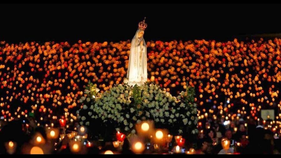 From Lisbon: Fatima, Nazaré, Óbidos Full-Day Trip - Batalha Monastery of Santa Maria da Vitória (UNESCO)
