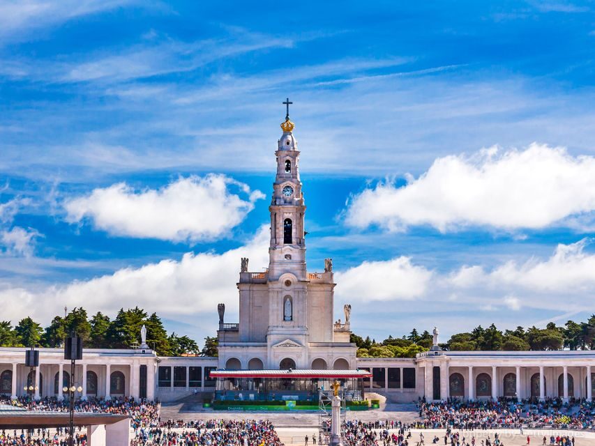 From Lisbon: Fatima, Nazaré, Óbidos Full-Day Trip - Fátima’s Shepherd Houses and Cova da Iria