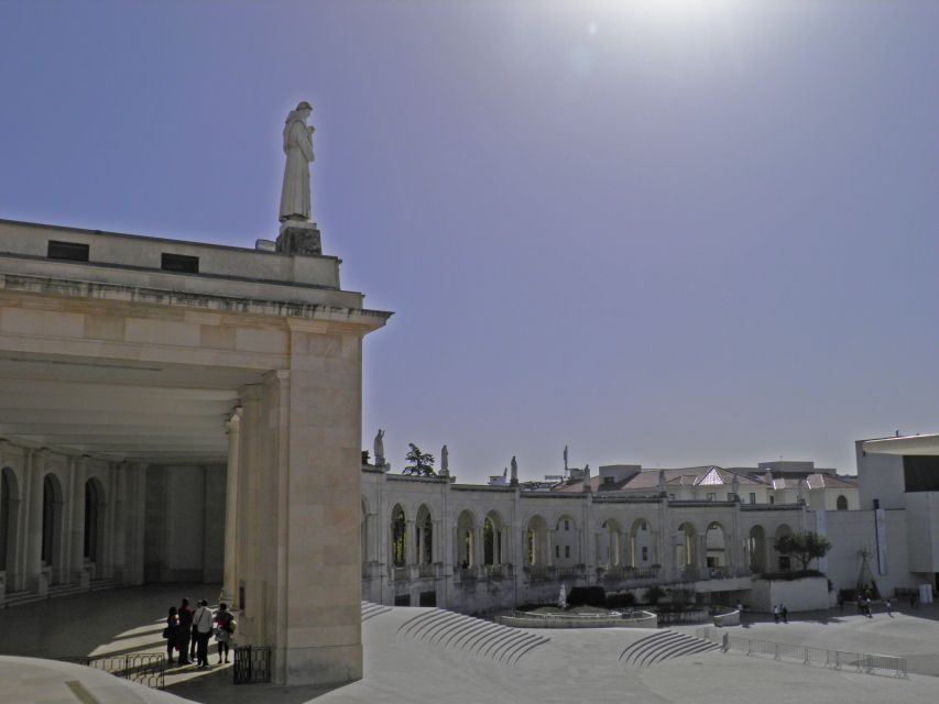 From Lisbon: Fátima Sanctuary and Batalha Monastery (UNESCO) - When Batalha Is Closed: Valinhos and Loca do Anjo Options