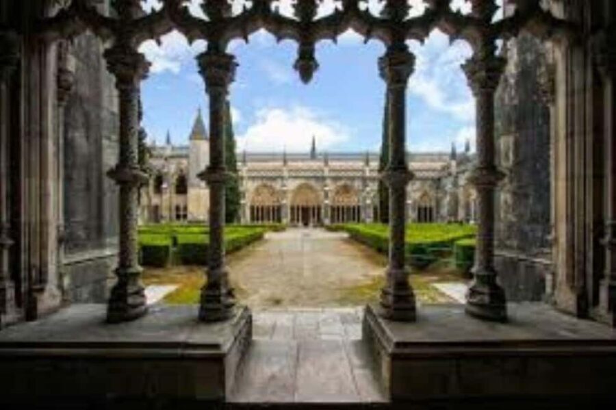 From Lisbon: Medieval Tour, Batalha, Tomar, Alcobaça, Óbidos - Batalha Monastery: UNESCO Beauty Tied to a Real Battle