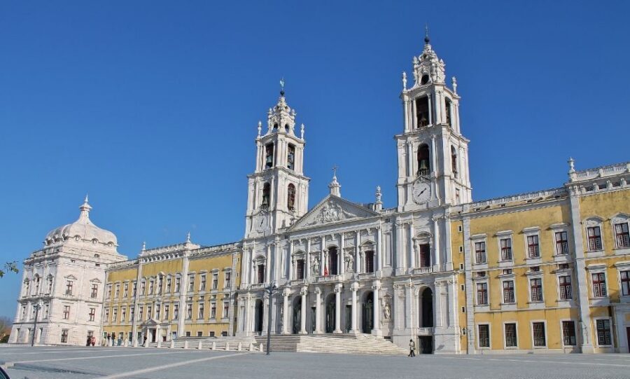 From Lisbon: Óbidos and Mafra Palace Private Tour - Mafra Palace: baroque scale you can’t fully grasp from pictures