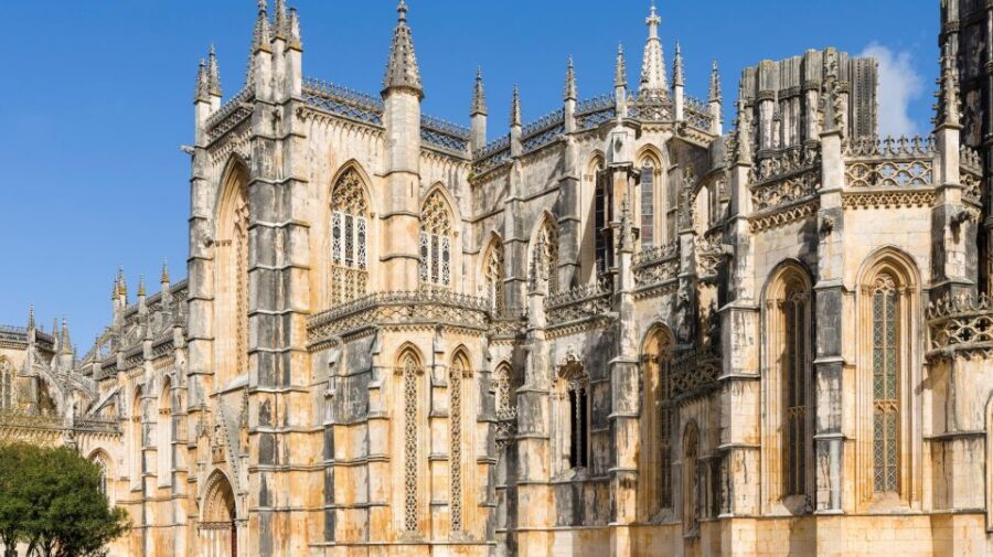 From Lisbon: Shared Tour to Fátima, Óbidos, Batalha e Nazaré - Óbidos: fortified walls, cobblestones, and castle views you can actually feel