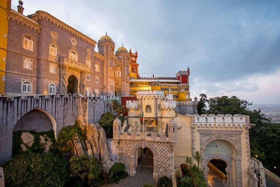 From Lisbon: Sintra Cascais Guided Tour with a Local Expert - Food and liqueurs: what you pay for and how to plan