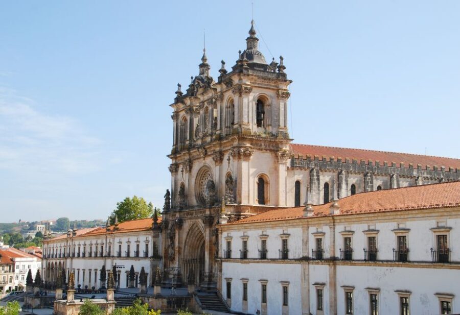 From Lisbon: Tour Fátima, Batalha, Alcobaça, Nazaré, Óbidos - The big picture: an efficient 8-hour loop from Lisbon