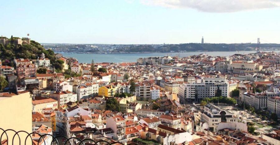 Full city of Lisbon on board of a private car - How the Private Driver-Guide Changes Everything