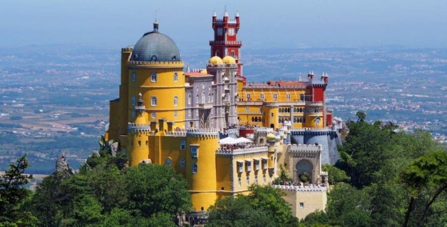Full day-Away day from Lisbon to see Sintra and Cascais - How the guide actually works at monuments (and why it’s useful)