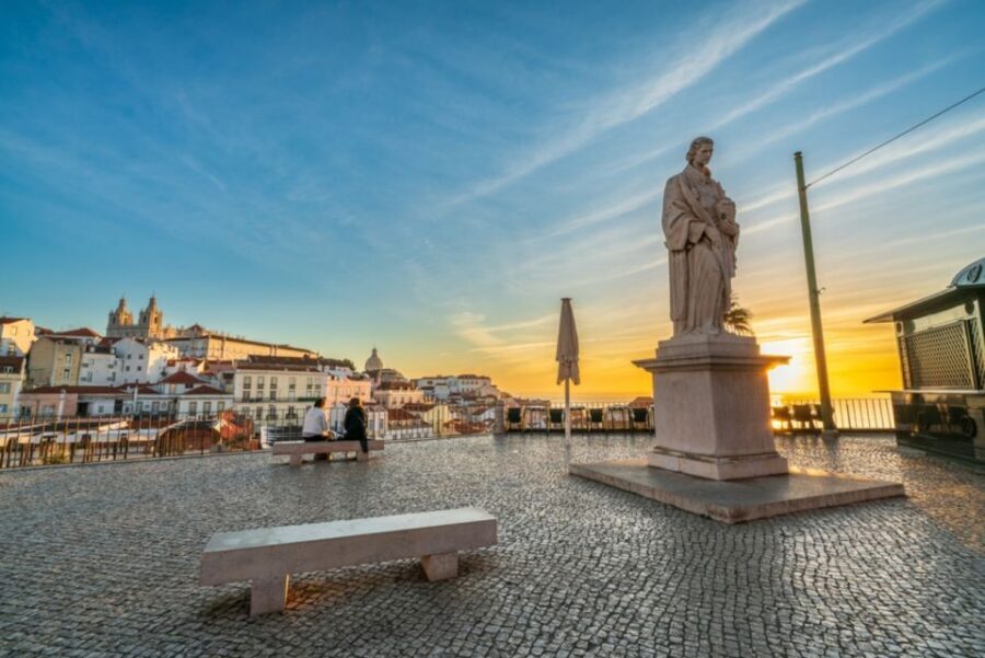 Half-Day Private Tour in Lisbon - Miradouro da Senhora do Monte and São Jorge Castle: views with context