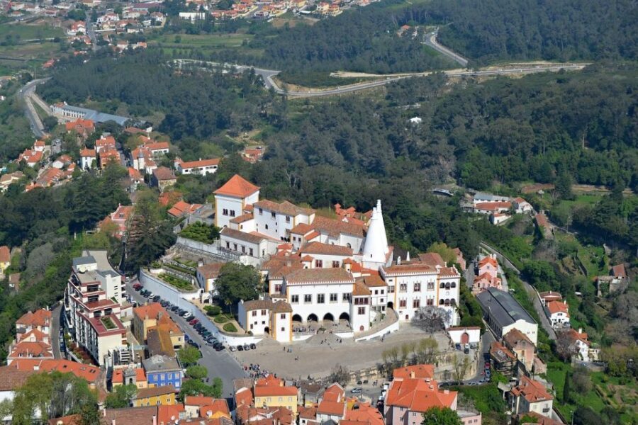 Half Day Shared Tour to Sintra with Licensed Guide - Pena Palace: The Big Guided Block You’ll Feel in Your Legs