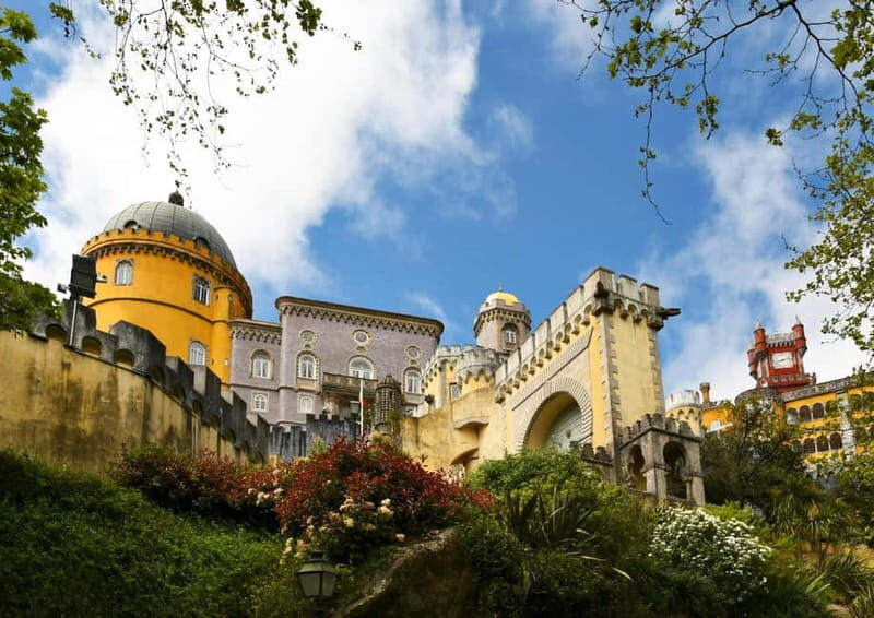 Lisboa: Sintra, Pena Palace, Cabo da Roca Coast and Cascais - Casino Estoril pass-by: scenic drive payoff
