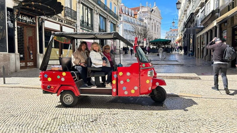 Lisboa: Tuk Tuk ride in Alfama & pick-up you at the hotel. - The guide’s role: history, corners, and smarter photo angles