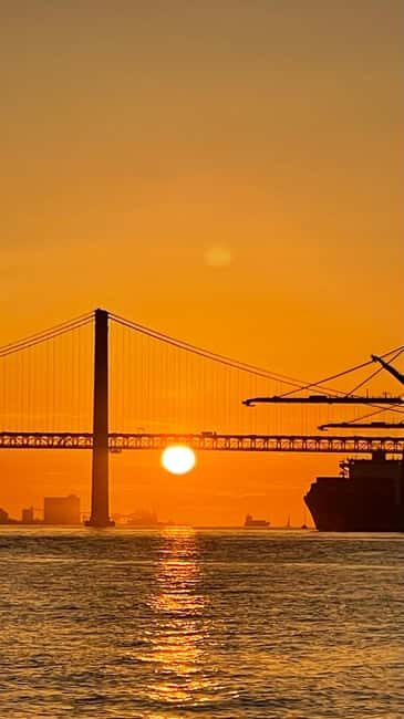 Lisboa:Sunset Sailing Tour at Tagus River with welcome drink - Museum of Art, Architecture and Technology (MAAT) From the River