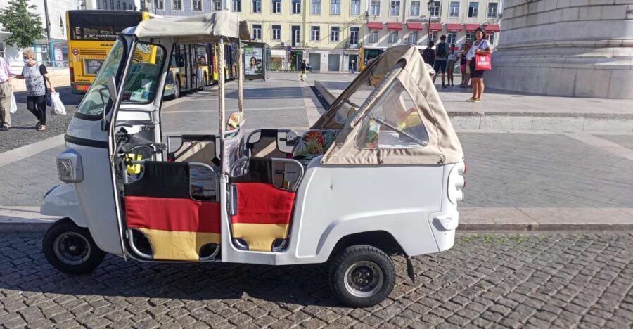 Lisbon: 1,5 Hours Historical Tuk Tour for Two Persons. - Key things that make this tuk-tuk tour work