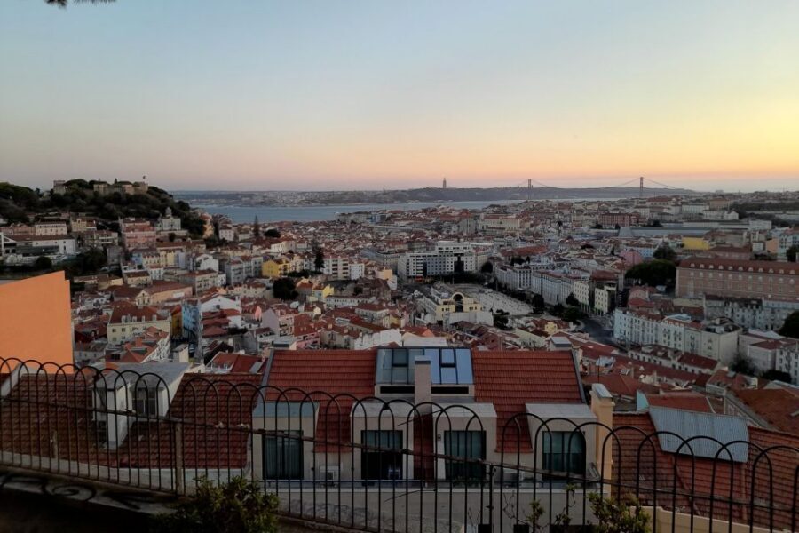 Lisbon: 1,5 Hours Historical Tuk Tour for Two Persons. - Alfama: the guided photo-and-walk part that makes the neighborhood make sense