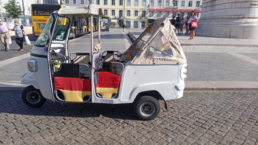 Lisbon: 1,5 Hours Historical Tuk Tour for Two Persons. - Sé-Cathedral area up close: when architecture stops being distant