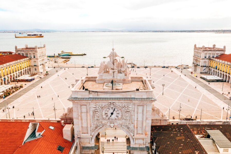 Lisbon: 2-Hour Private City Highlights Kickstart Tour - Casa do Alentejo and the Rua Augusta feel: toward the big open square