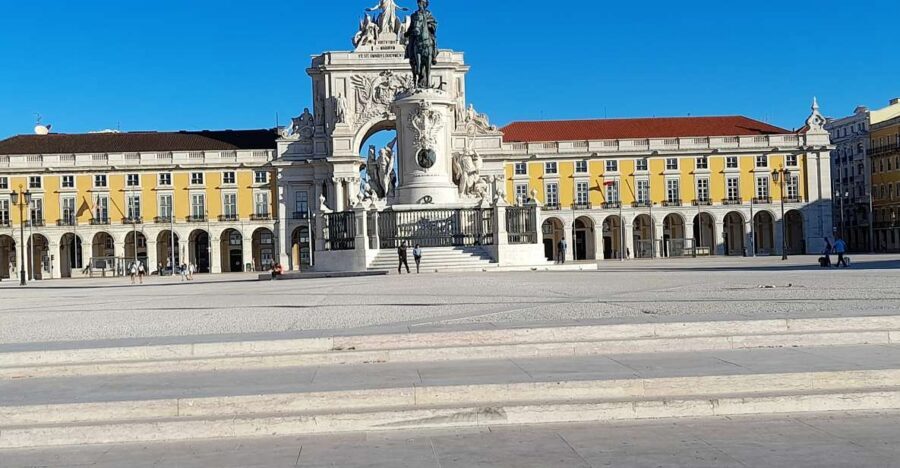 Lisbon: 2 hours Private City Highlights Tuk-Tuk Tour for two - Key points that make this tour worth your time