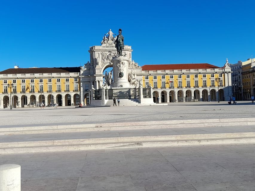 Lisbon: 2 hours Private City Highlights Tuk-Tuk Tour for two - Monastery of São Vicente de Fora and Santa Engracia: short stops that add texture