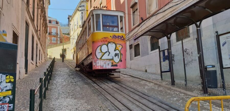 Lisbon: 2 hours Private City Highlights Tuk-Tuk Tour for two - Praça do Comércio and Carmo ruins: the in-between moments you’ll appreciate later